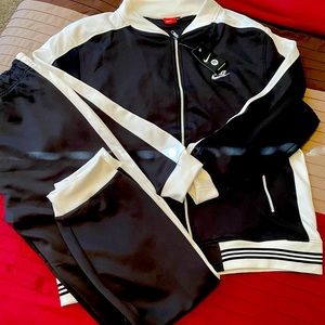 Men’s Nike Jogging Suit